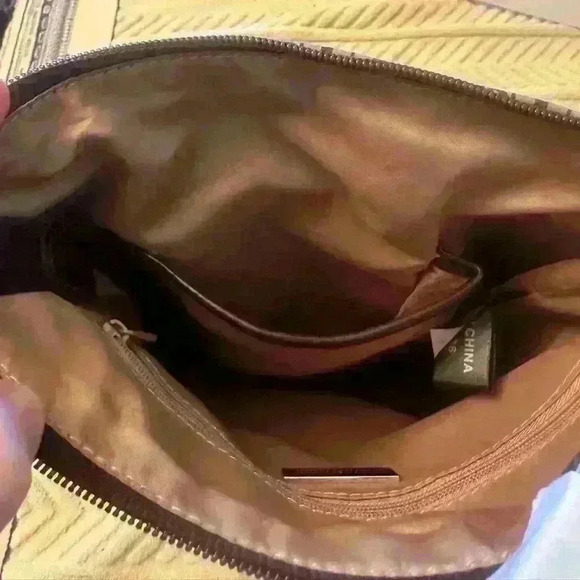 Giani Bernini Crossbody Handbag. NWT. Khaki Brown with Strips.  Adjustable Stap - Picture 9 of 15